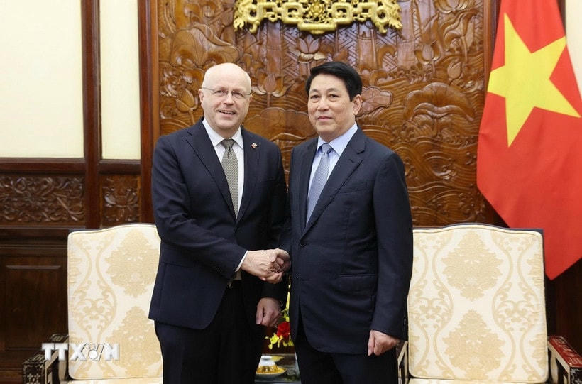 Chủ tịch nước Lương Cường tiếp Đại sứ Phần Lan tại Việt Nam Keijo Norvanto. (Ảnh: Lâm Khánh/TTXVN)