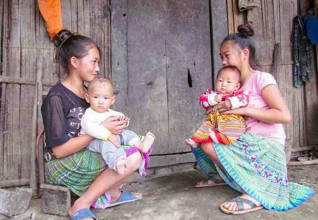 Huyện A Lưới tích cực tuyên truyền cho chị em về tảo hôn, hôn nhân cận huyết thống và sức khỏe sinh sản.