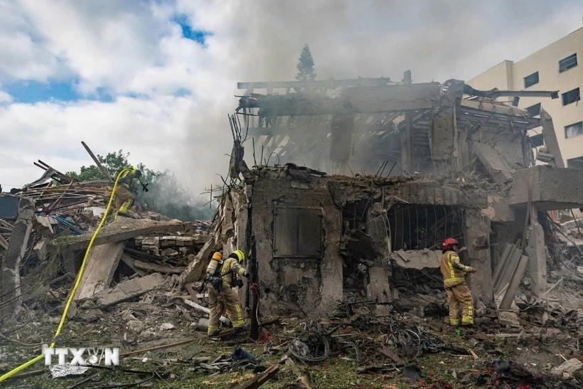 Hình ảnh miền Bắc và miền Trung Israel bị tàn phá sau các đợt tấn công trả đũa của Iran. (Ảnh: TTXVN phát)