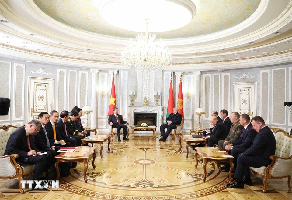 Tổng Bí thư Tô Lâm hội đàm hẹp với Tổng thống Belarus Aleksandr Lukashenko. (Ảnh: Thống Nhất/TTXVN)