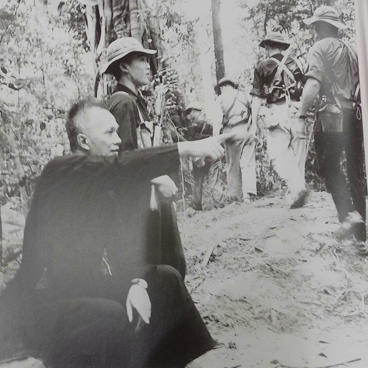 Ảnh 2-Luật sư Nguyễn Hữu Thọ...