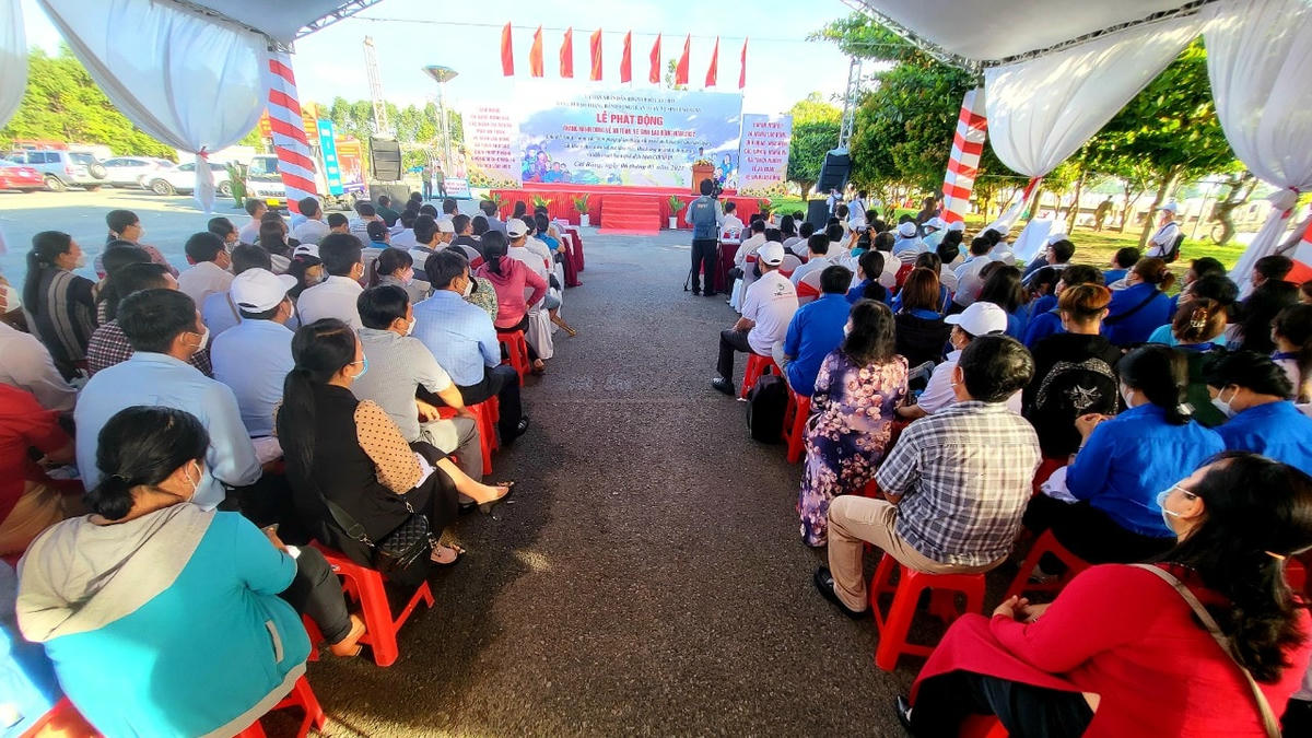 Toàn cảnh tại buổi lễ phát động Tháng hành động Vệ sinh an toàn lao động.