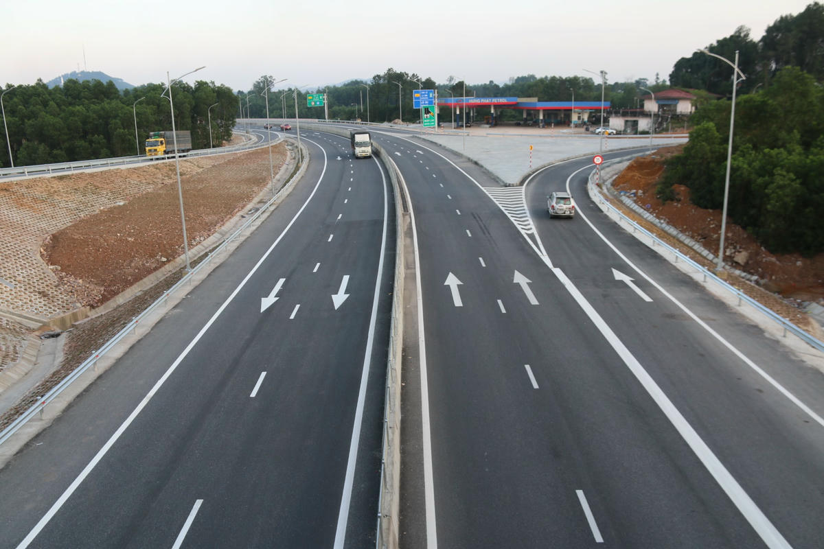 Hình ảnh ghi nhận tại lối ra/vào đoạn phía bắc cầu Tuần (QL 1A - đoạn tránh TP Huế).