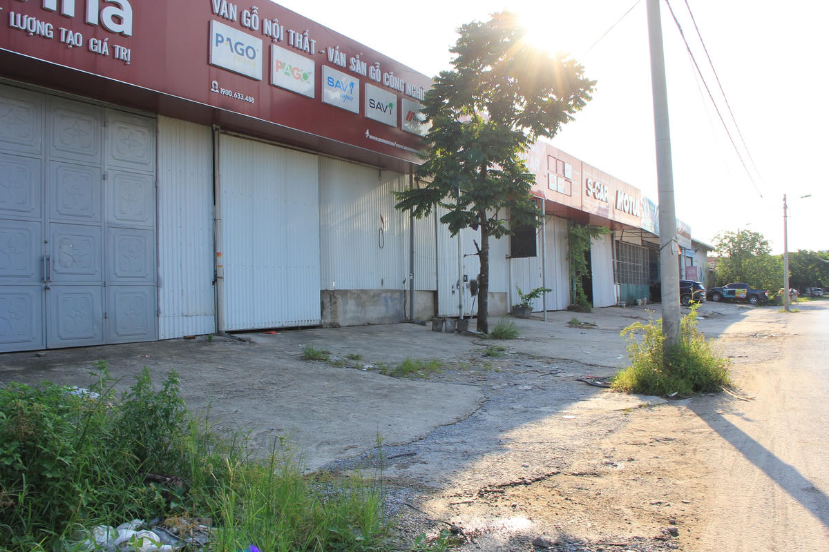 Hàng loạt nhà xưởng mọc lên như nấm trên đất dự án Công viên thể thao cây xanh Hà Đông.