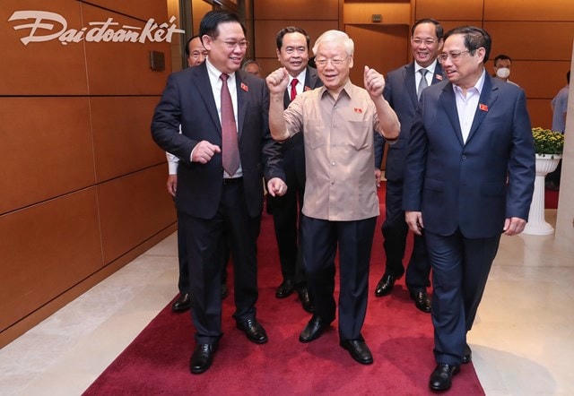 Các lãnh đạo cấp cao đến dự phiên họp. (Ảnh: Quang Vinh).