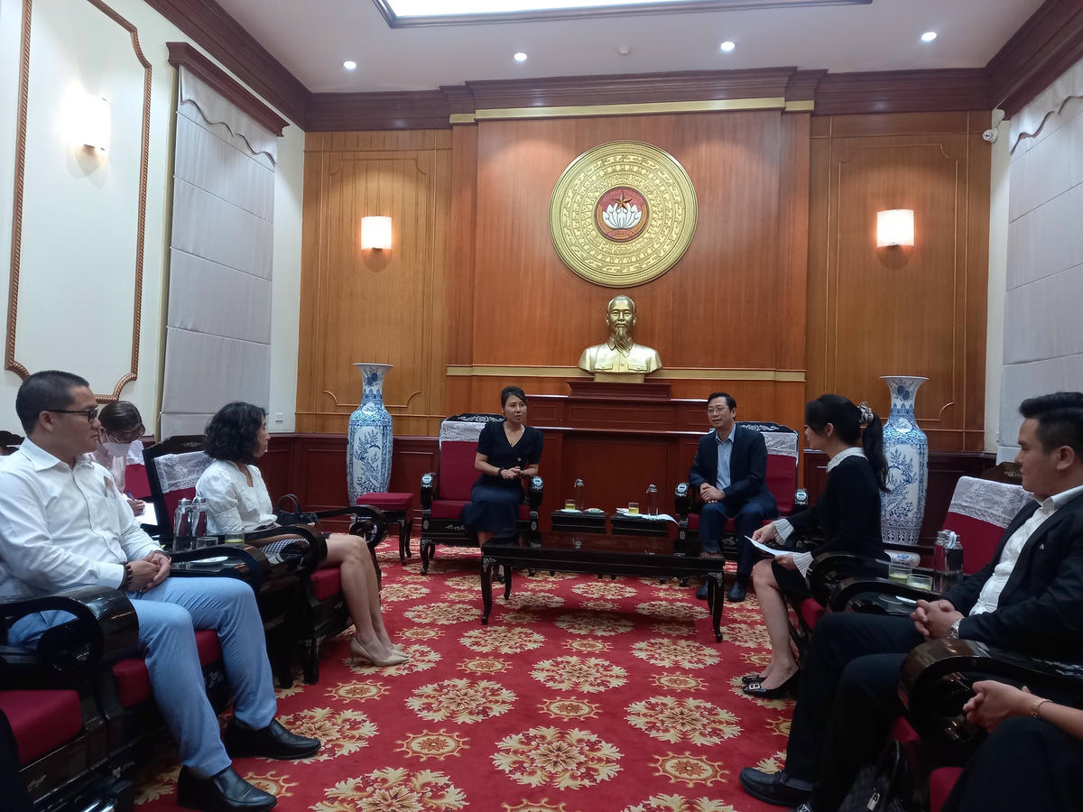 Quang cảnh buổi tiếp nhận.