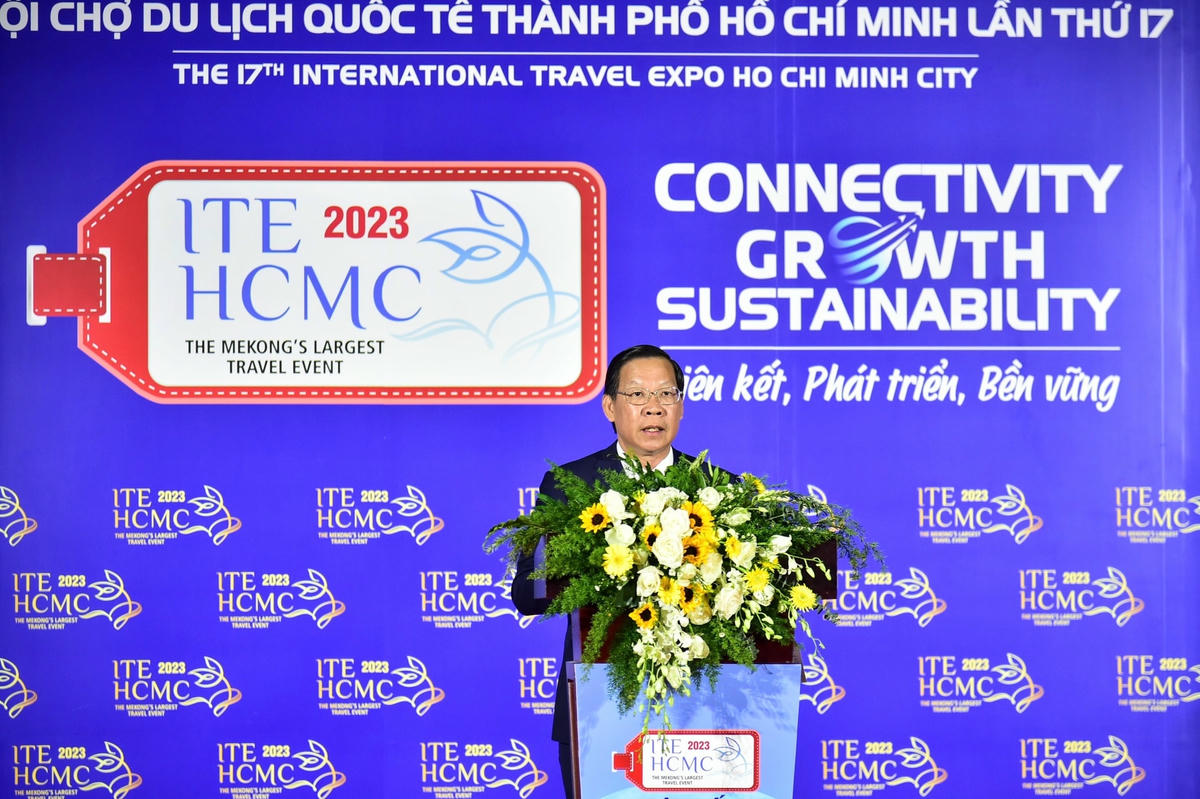 Lãnh đạo UBND TP HCM phát biểu khai mạc hội chợ du lịch TP HCM lần thứ 17.
