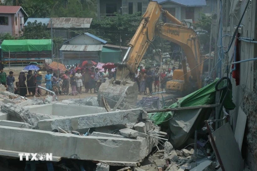 Các tòa nhà bị phá hủy sau trận động đất tại Mandalay, Myanmar. (Ảnh: THX/TTXVN)
