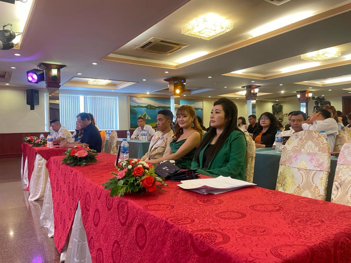 Ban lãnh đạo Công ty TNHH Đào tạo thẩm mỹ Korea Minh Châu.