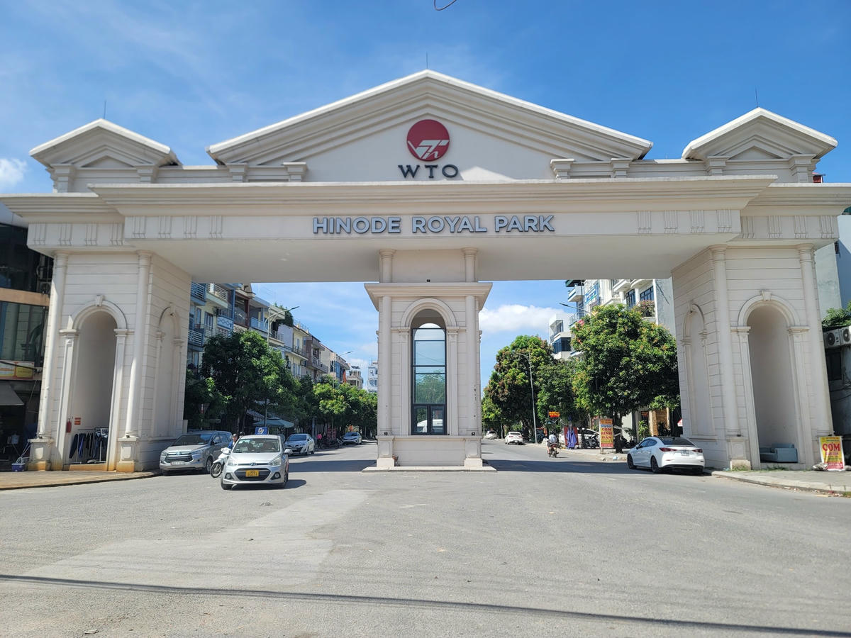 Khu đô thị  án Hinode Royal Park được đổi tên từ dự án khu đô thị Kim Chung - Di Trạch do Tổng Công ty Cổ phần Thương mại Xây dựng (Vietracimex – nay đổi tên thành WTO) làm chủ đầu tư, được triển khai theo Quyết định số 1256/QĐ-UBND của tỉnh Hà Tây cũ. Dự án thuộc địa bàn hai xã Kim Chung và Di Trạch (huyện Hoài Đức, thành phố Hà Nội) với quy mô 146ha.