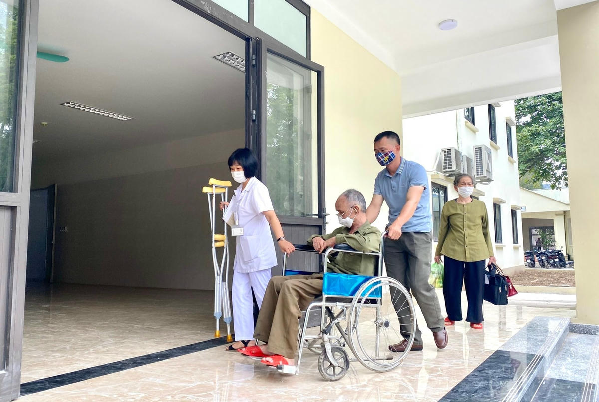 Các y, bác sĩ của Bệnh viện Bảo vệ sức khỏe tâm thần Quảng Ninh nhiệt tình, chu đáo trong việc chăm sóc, điều trị bệnh nhân.