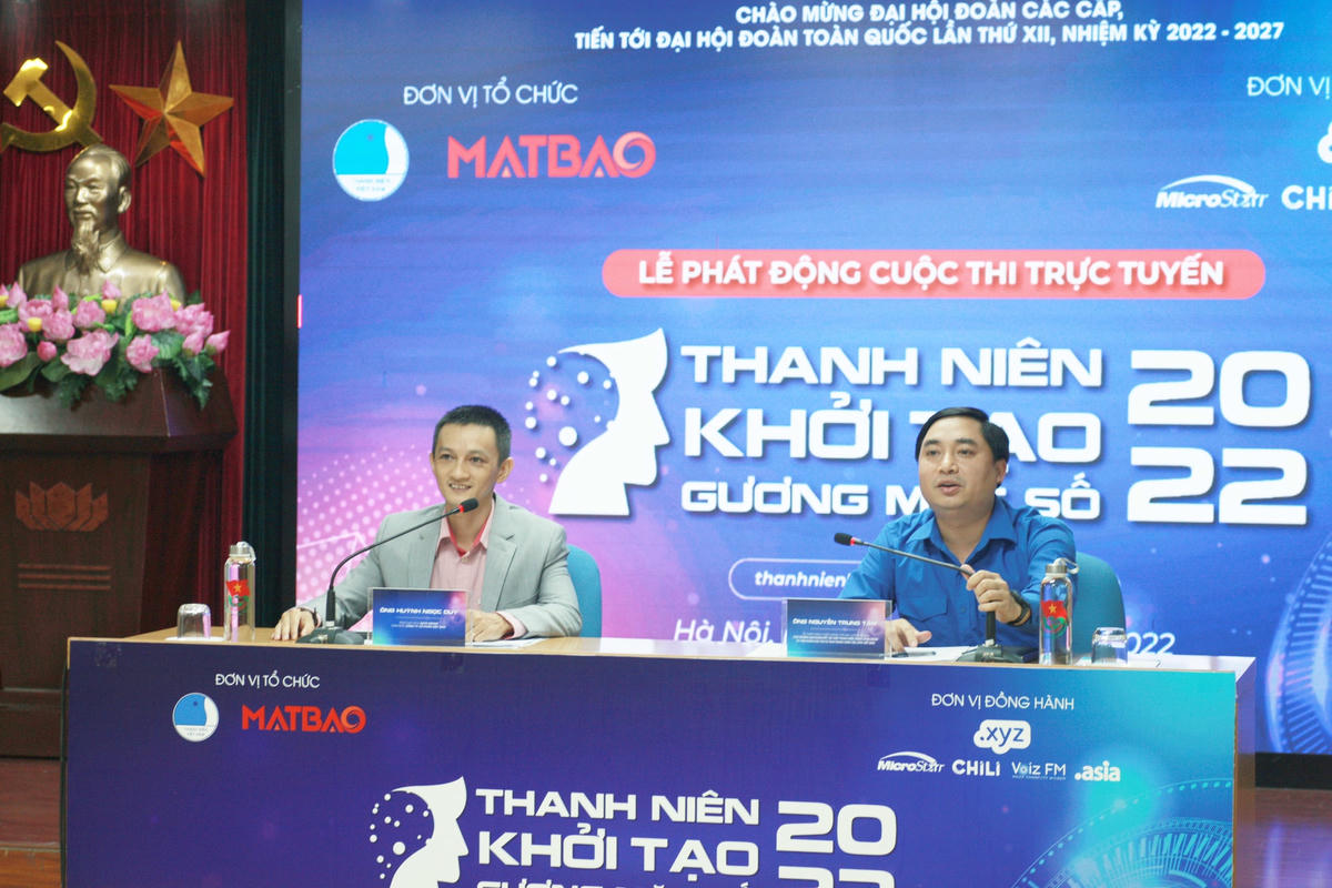 Ban tổ chức trả lời câu hỏi của các cơ quan báo chí. 