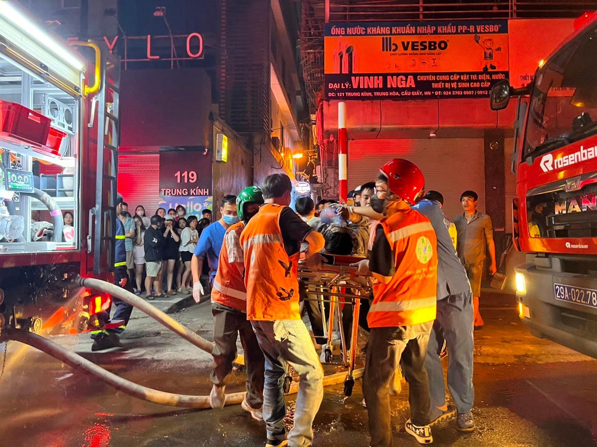 Cháy nhà trọ 5 tầng khiến 14 người chết