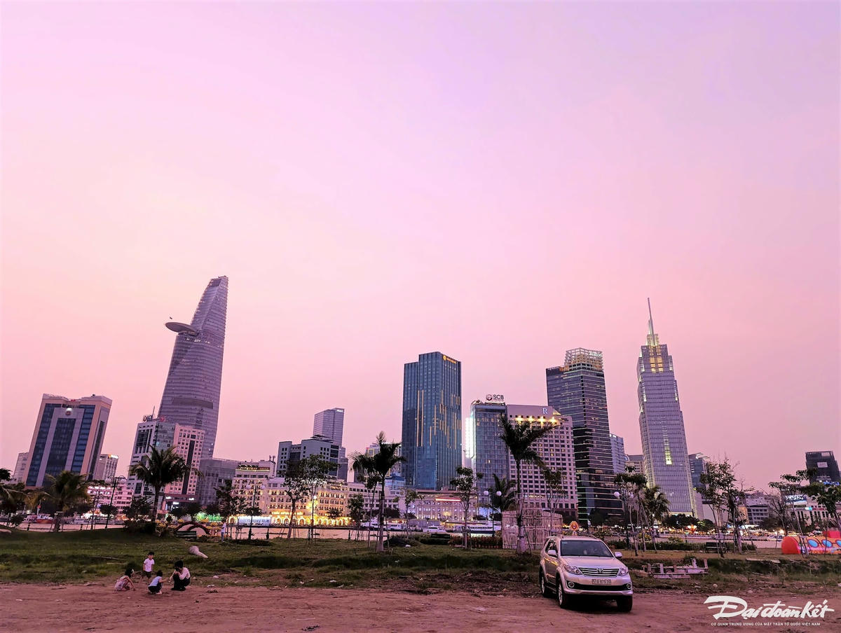 Khu vực bờ sông đầu hầm sông Sài Gòn thuộc Cụm công viên bờ sông Thủ Thiêm - Nơi dự kiến thu hút hàng chục ngàn lượt người dân đến xem bắn pháo hoa. (Ảnh chụp rạng sáng ngày 27/1/2025).