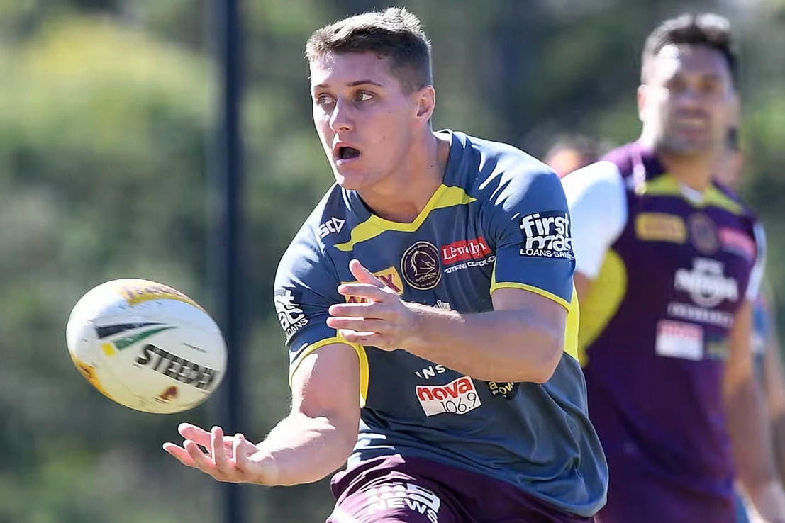 Ngôi sao bóng bầu dục qua đời vì tai nạn xe máy đêm Giáng sinh - 1 Ngôi sao bóng bầu dục qua đời vì tai nạn xe máy đêm Giáng sinh - 1