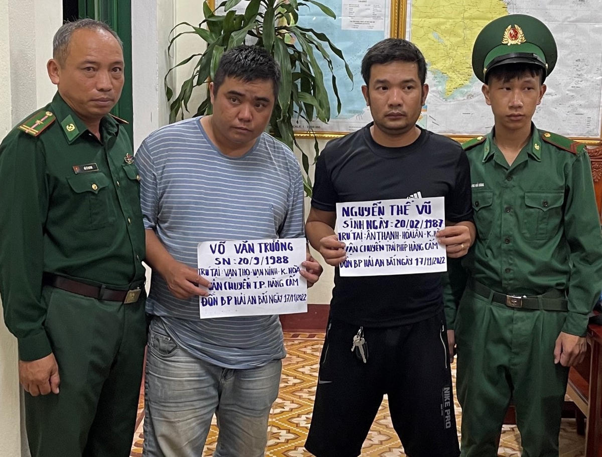 Đồn Biên phòng Hải An đã bàn giao 2 đối tượng cho Công an huyện Hải Lăng xử lý.