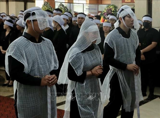 Gia quyến viếng Phó Thủ tướng Lê Văn Thành. Ảnh: Lâm Khánh/TTXVN.