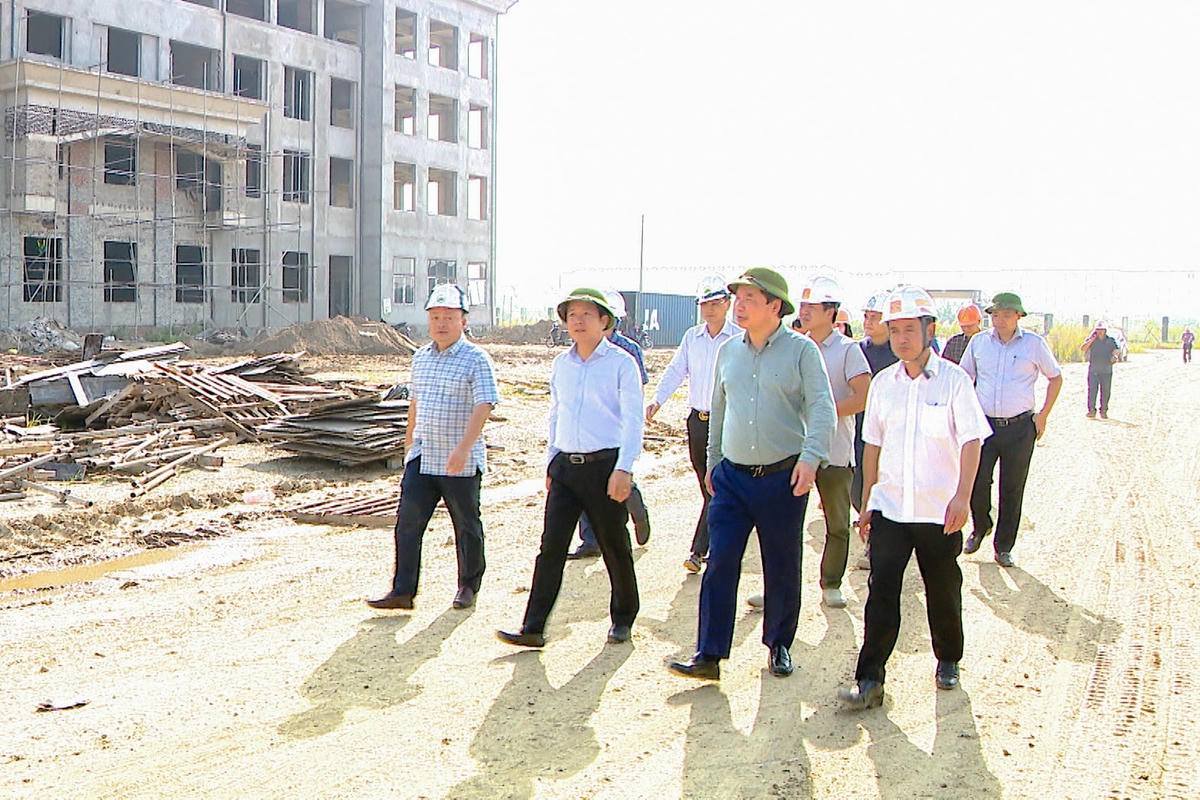 523_duc_lap2012_00_00_43_00_still004_15101611112024 (1)