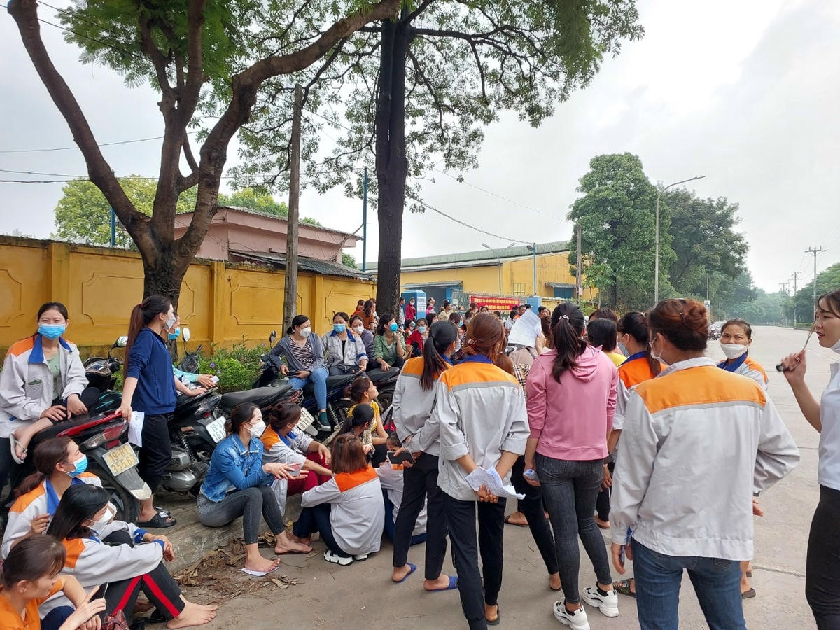 Sáng 3/10, các công nhân lại nghỉ việc tập thể.