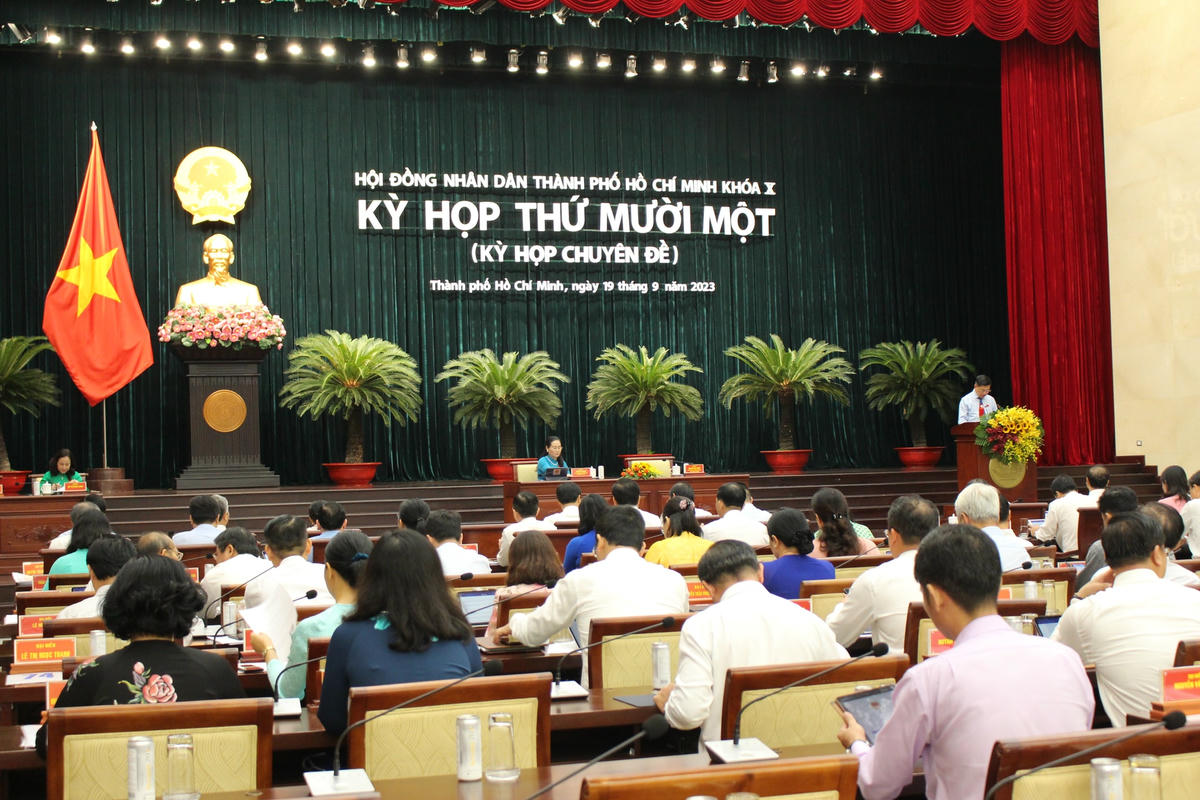 Toàn cảnh kỳ họp chuyên đề sáng 19/9.