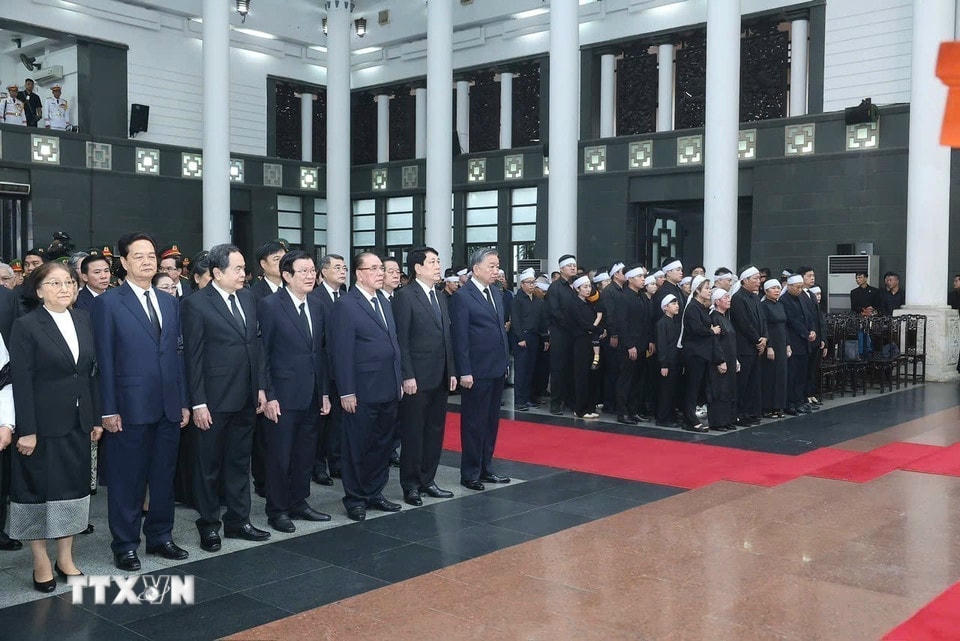 Lễ truy điệu nguyên Chủ tịch nước Trần Đức Lương. (Ảnh: TTXVN)