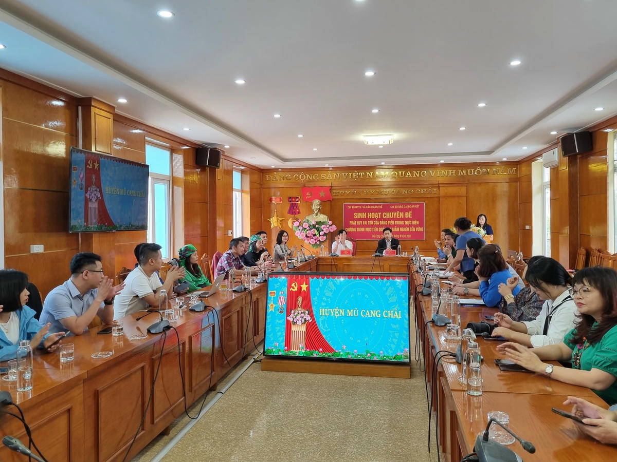 Toàn cảnh buổi sinh hoạt chuyên đề phát huy vai trò của đảng viên trong thực hiện chương trình mục tiêu quốc gia giảm nghèo bền vững. Ảnh: Ngô Hùng