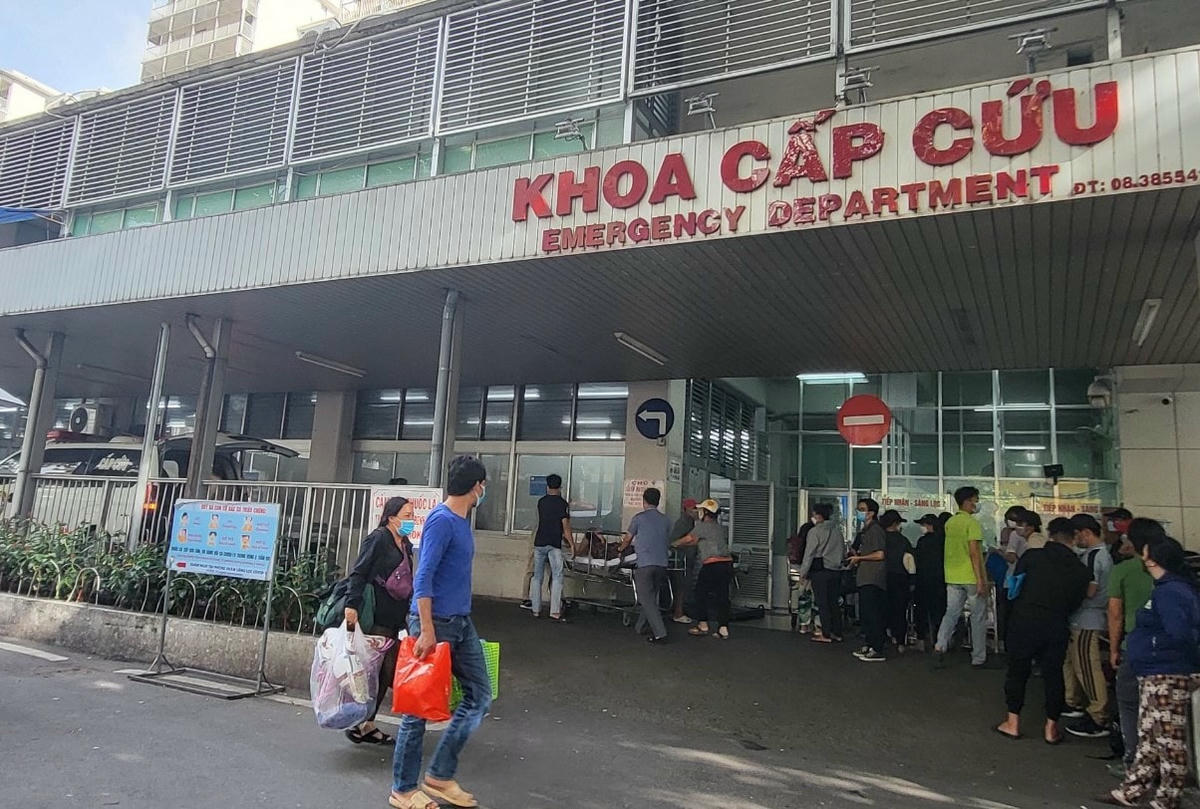 Nhiều phụ huynh bị các đối tượng lừa đảo chuyển khoản cấp cứu cho con.