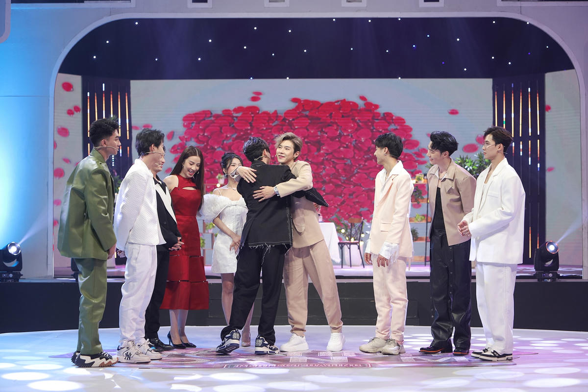 Các chàng trai của chương trình chúc mừng Vy Dương đã tìm được tình yêu đẹp. Ảnh: Perfect Universe.