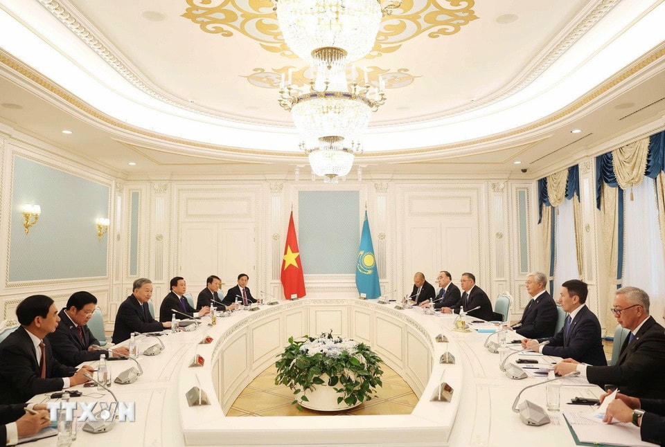 Tổng Bí thư Tô Lâm và Tổng thống Kazakhstan Kassym-Jomart Tokayev hội đàm cấp Nhà nước. (Ảnh: Thống Nhất/ TTXVN)