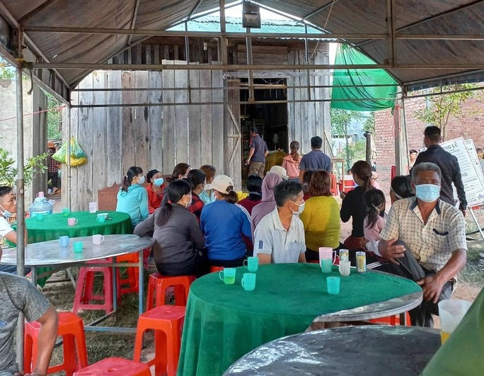 Chính quyền địa phương và các đoàn thể đang tập trung để lo hậu sự cho vợ chồng anh V.Đ.T.