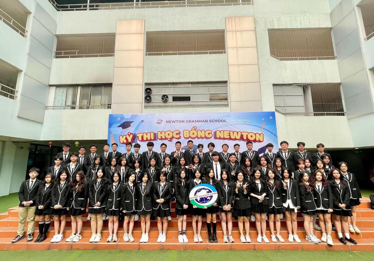 Đội tuyển Newton đạt giải HSG liên Quận Nam Bắc Từ Liêm dành cho khối 10,11.