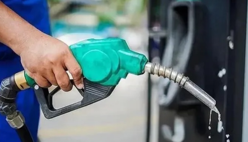 Giá xăng tăng giảm trái chiều ddk