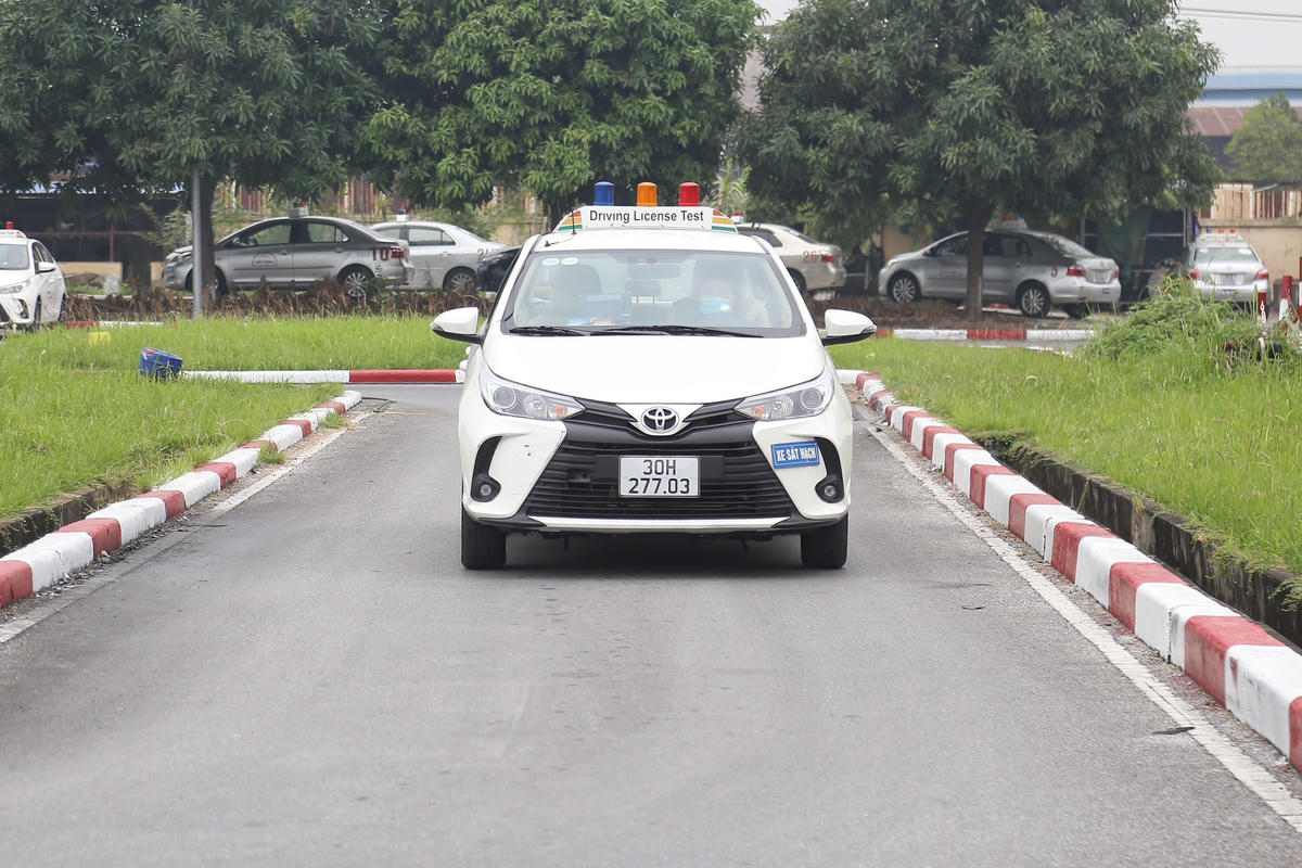 Việc học lái xe cần phải “văn ôn võ luyện” trên sa hình, trên thực tế với các tình huống thật sự trong cabin điện tử chỉ với mục đích sử dụng chỉ có tính chất tham khảo.