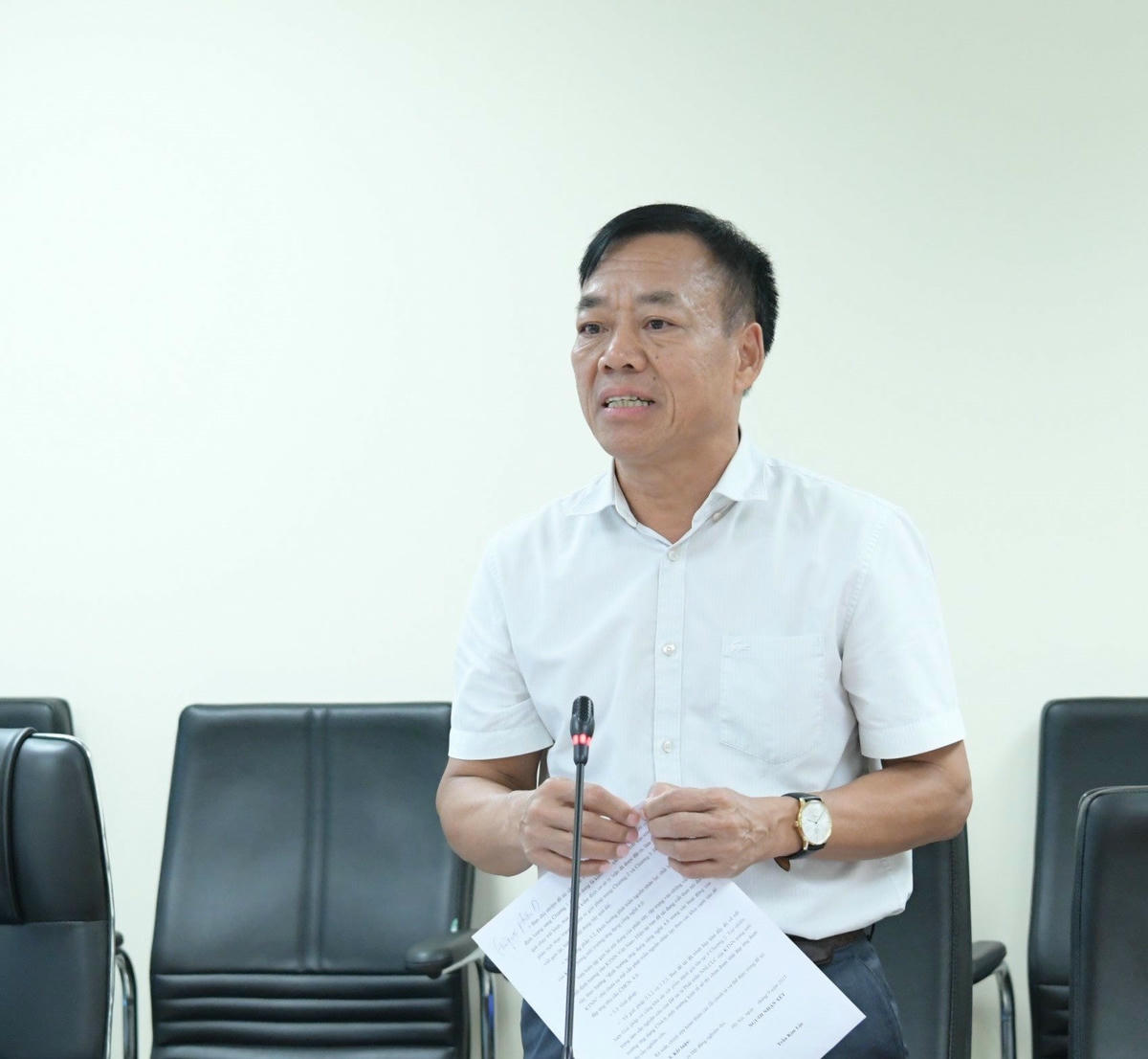 ThS. Trần Kim Lộc - Giám đốc trường Đào tạo và Bồi dưỡng nghiệp vụ kiểm toán, Phản biện 2 - nhấn mạnh những thách thức trong việc phát triển nguồn nhân lực chất lượng cao trong môi trường CNTT. Ảnh: Nguyễn Ly