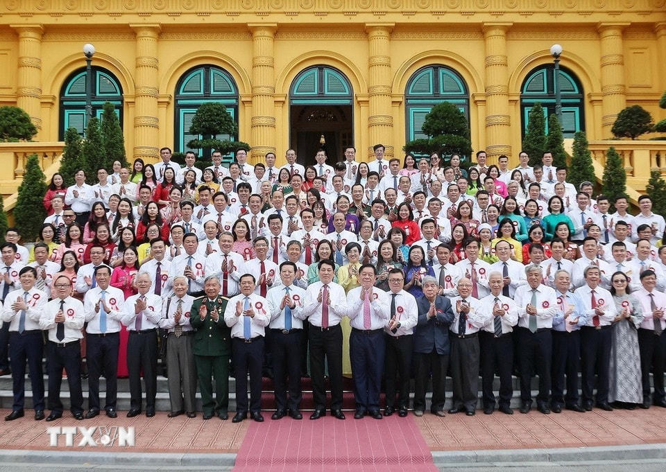 Chủ tịch nước Lương Cường gặp mặt các nhà báo tiêu biểu toàn quốc. (Ảnh: Lâm Khánh/TTXVN)