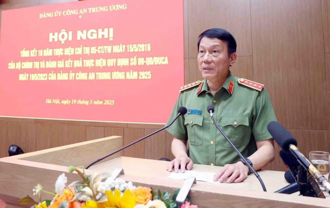 Đại tướng Lương Tam Quang, Ủy viên Bộ Chính trị, Bí thư Đảng ủy Công an Trung ương, Bộ trưởng Bộ Công an phát biểu. (Ảnh: Phạm Kiên/TTXVN) tong-bi-thu-du-hoi-nghi-cua-bo-cong-an-tong-ket-10-nam-thuc-hien-chi-thi-so-05-cttw-1905-4.jpg