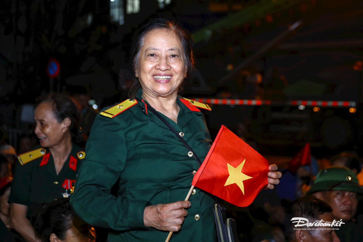 Ánh mắt, nụ cười của các cựu chiến binh thể hiện sự vui mừng.
