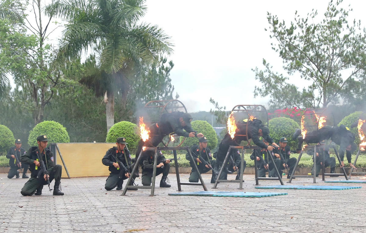 Lực lượng Cảnh sát cơ động, Cảnh sát đặc nhiệm tham gia biểu diễn tại lễ ra quân.