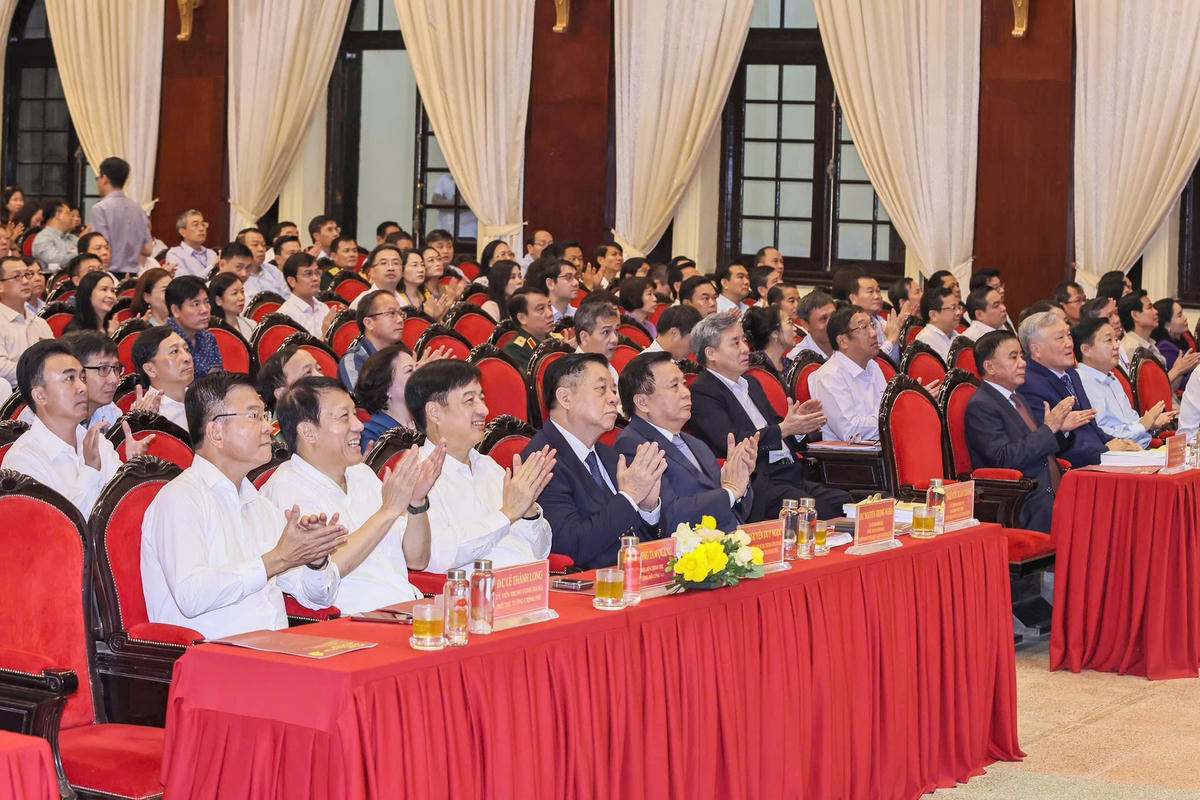 Lãnh đạo Đảng, Nhà nước, lãnh đạo các ban, bộ, ngành, MTTQ và các đoàn thể Trung ương tham dự Hội nghị. Ảnh: Quang Vinh.