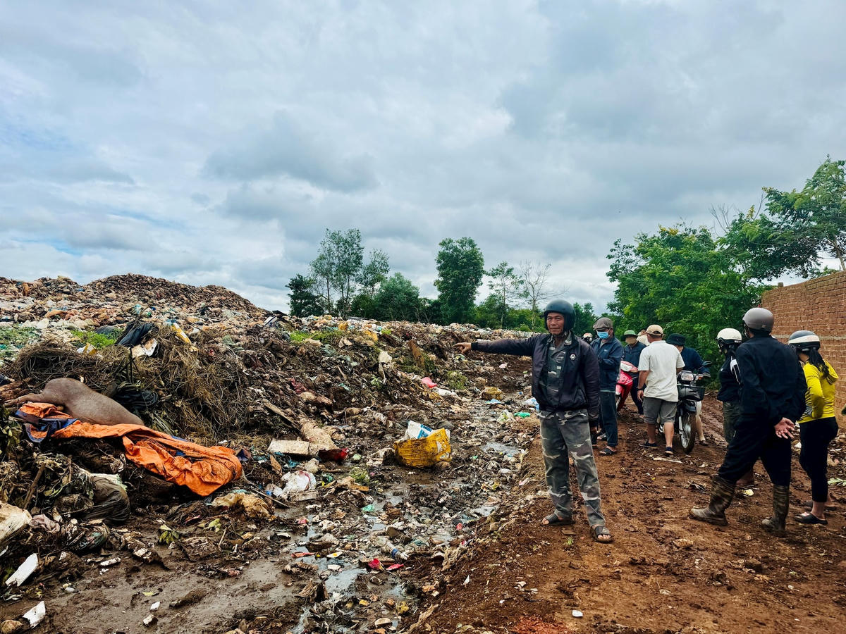 Bãi rác không chỉ gây ô nhiễm không khí, ô nhiễm đất mà còn là ổ bệnh nguy hiểm.