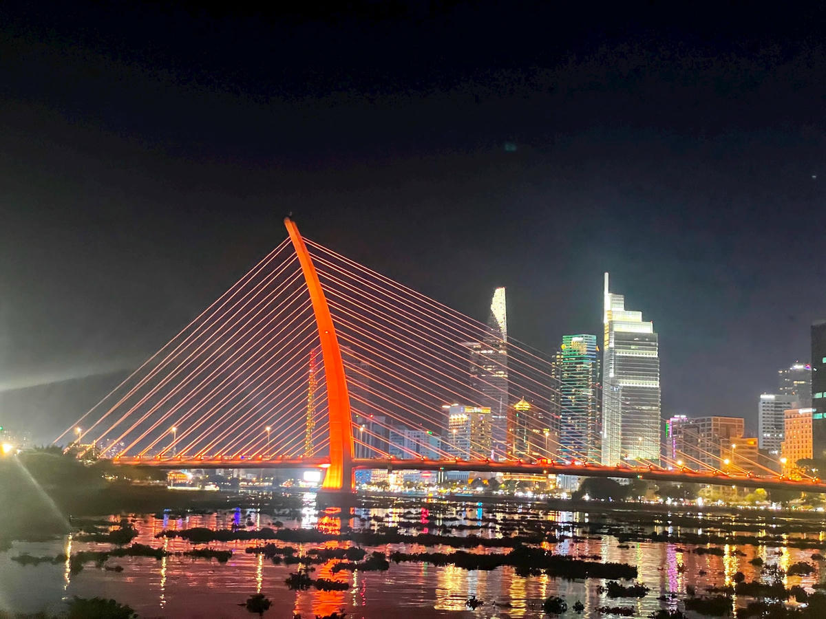 Ảnh 2_Cầu Ba Son lung linh về đêm