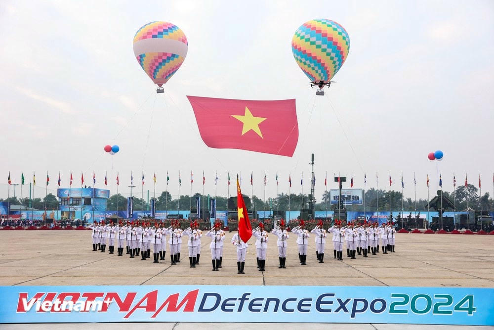 Sáng nay 17/12, tại sân bay Gia Lâm (Hà Nội) Bộ Quốc phòng tổ chức Tổng duyệt Triển lãm Quốc phòng quốc tế Việt Nam 2024. (Ảnh: Hoài Nam/Vietnam+) vnp_1.jpg
