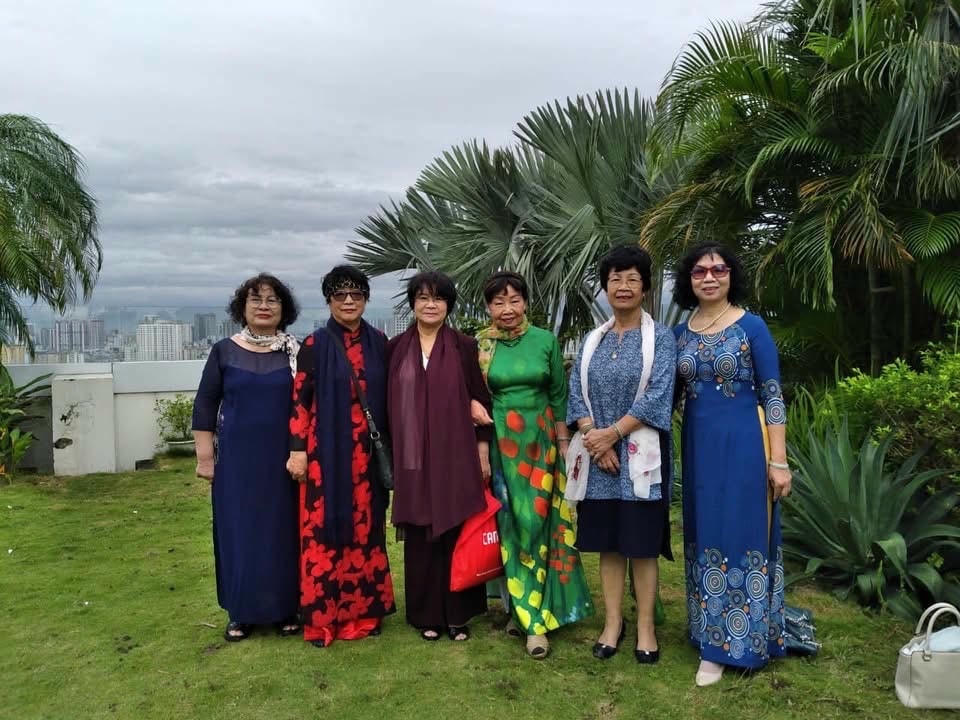 6 tác giả của cuốn 