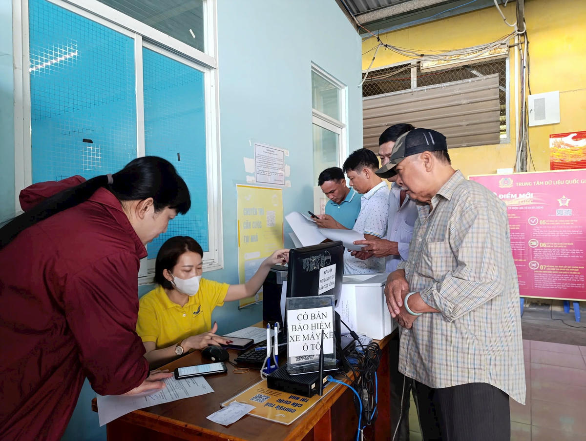 Anh 1-Không để “tắc” hồ sơ của dân