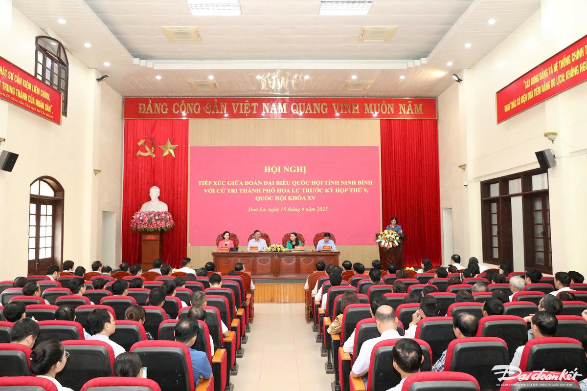 Phó Chủ tịch - Tổng Thư ký Ủy ban Trung ương Mặt trận Tổ quốc Việt Nam Nguyễn Thị Thu Hà tiếp xúc cử tri TP Hơ Lư. Ảnh: Đình Minh