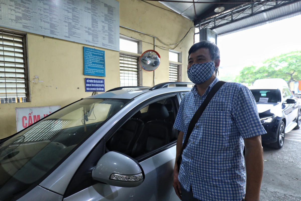 Nhóm ô tô tải các loại, ô tô đầu kéo có thời gian sản xuất từ 20 năm trở lên (kể cả ô tô tải, ô tô đầu kéo đã cải tạo thành ô tô chuyên dùng), ô tô tải được cải tạo chuyển đổi công năng từ ô tô chở người có thời gian sản xuất từ 15 năm trở lên được kéo dài chu kỳ kiểm định từ 3 tháng lên 6 tháng.