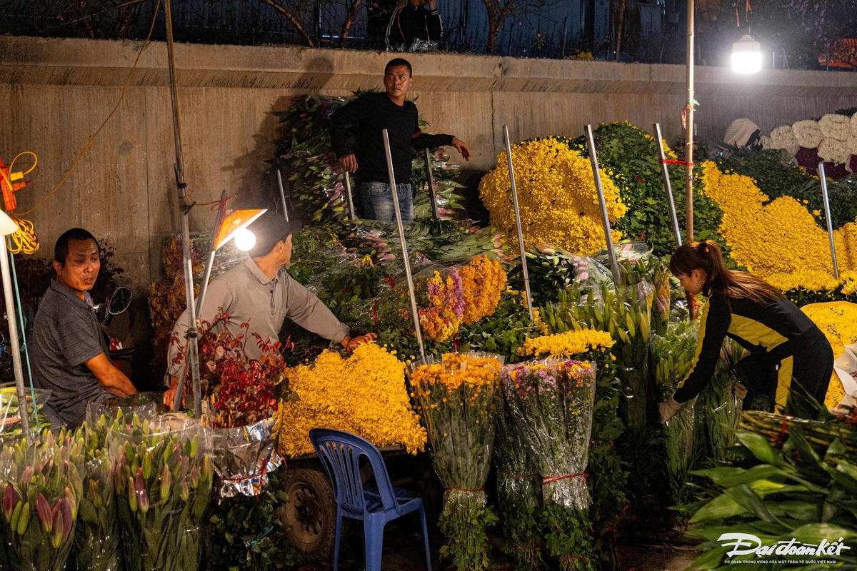 W_cho_hoa_tet-le-khanh3.jpg