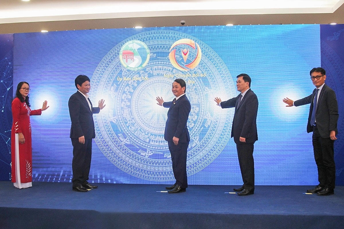 Cổng dịch vụ công trực tuyến giai đoạn I của UBDT tại Lễ hưởng ứng Ngày Chuyển đổi số quốc gia.