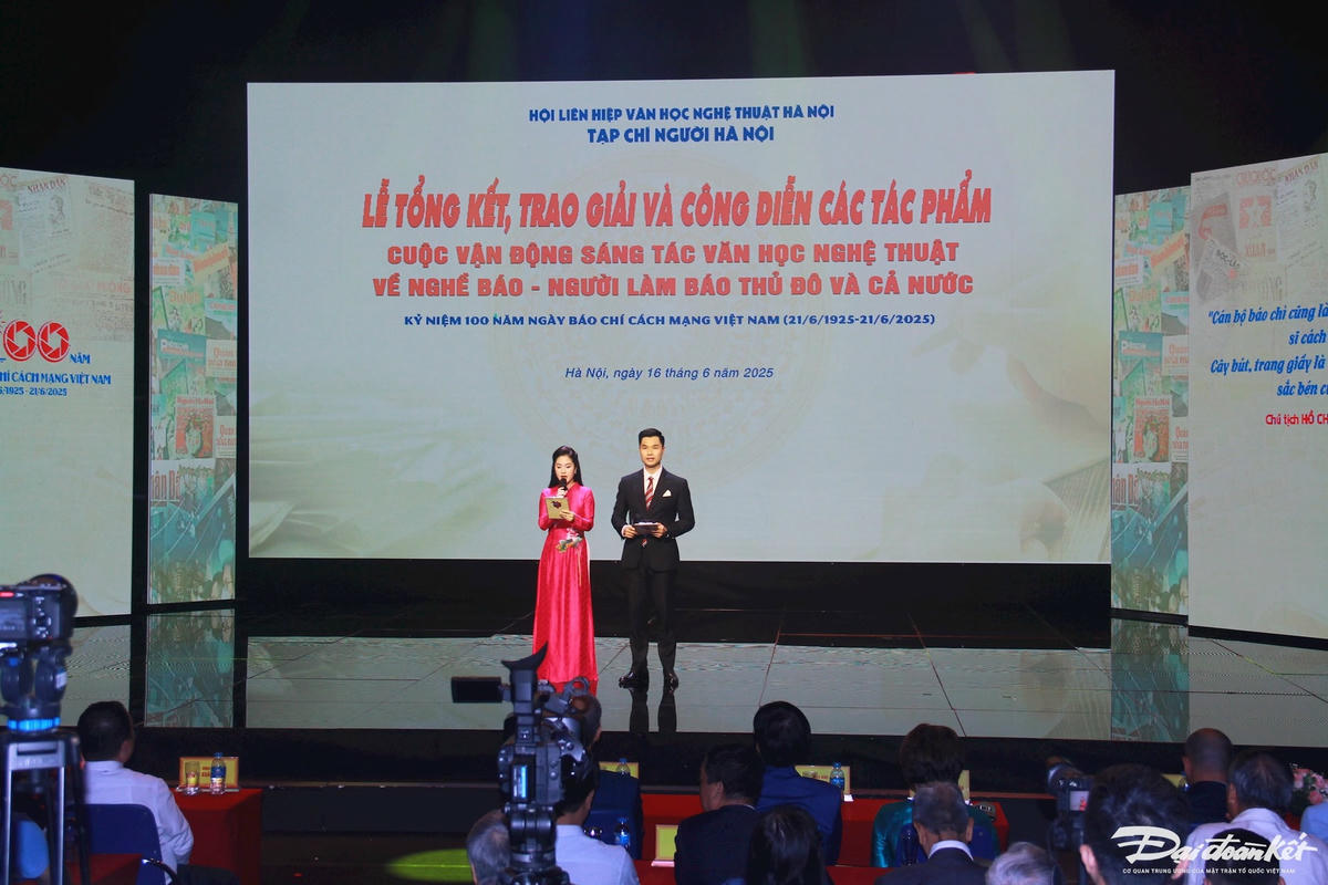 Lễ trao Giải thưởng sáng tác văn học nghệ thuật về Nghề báo - Người làm báo Thủ đô và cả nước 2025. Ảnh: Phạm Sỹ.
