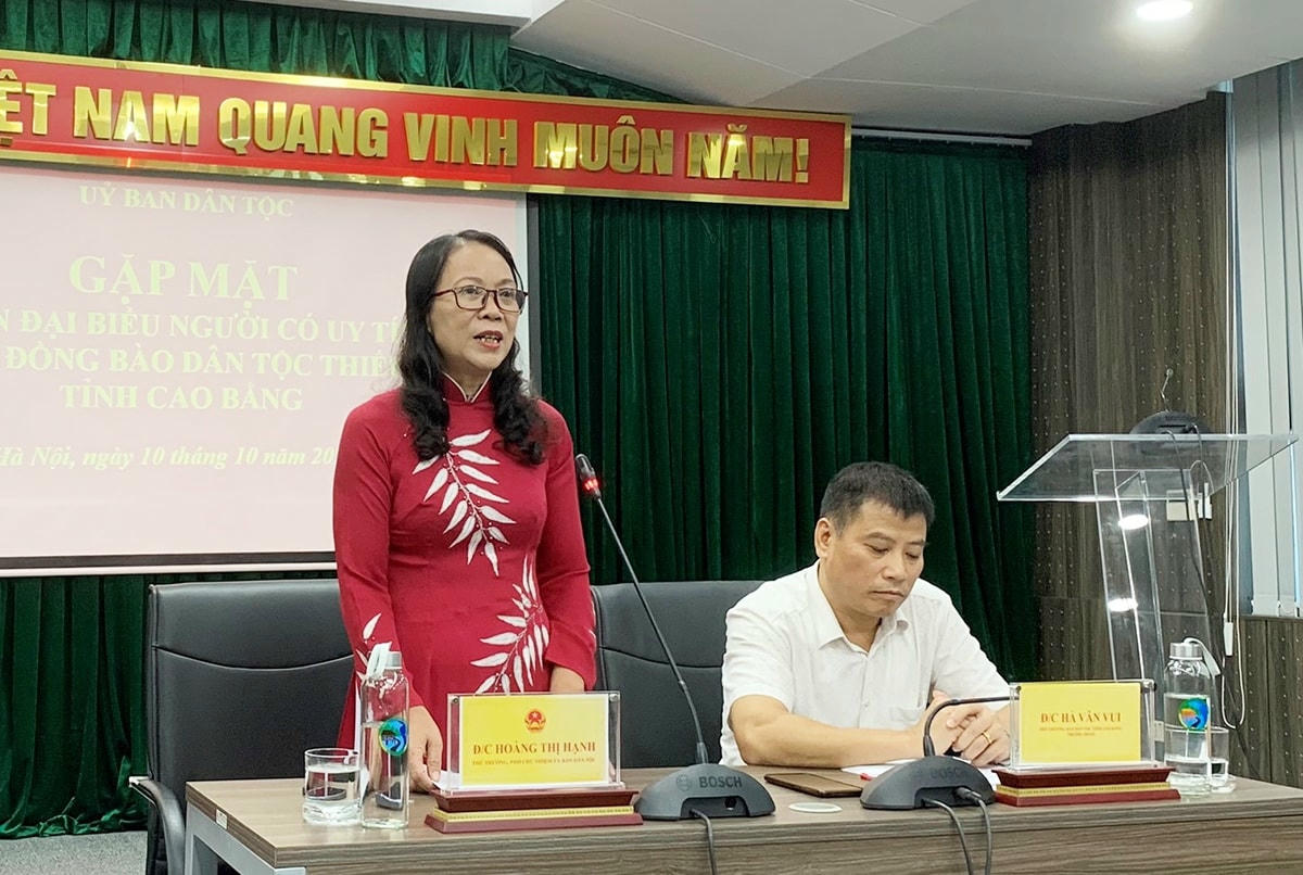 hứ trưởng, Phó Chủ nhiệm UBDT phát biểu tại buổi gặp mặt.